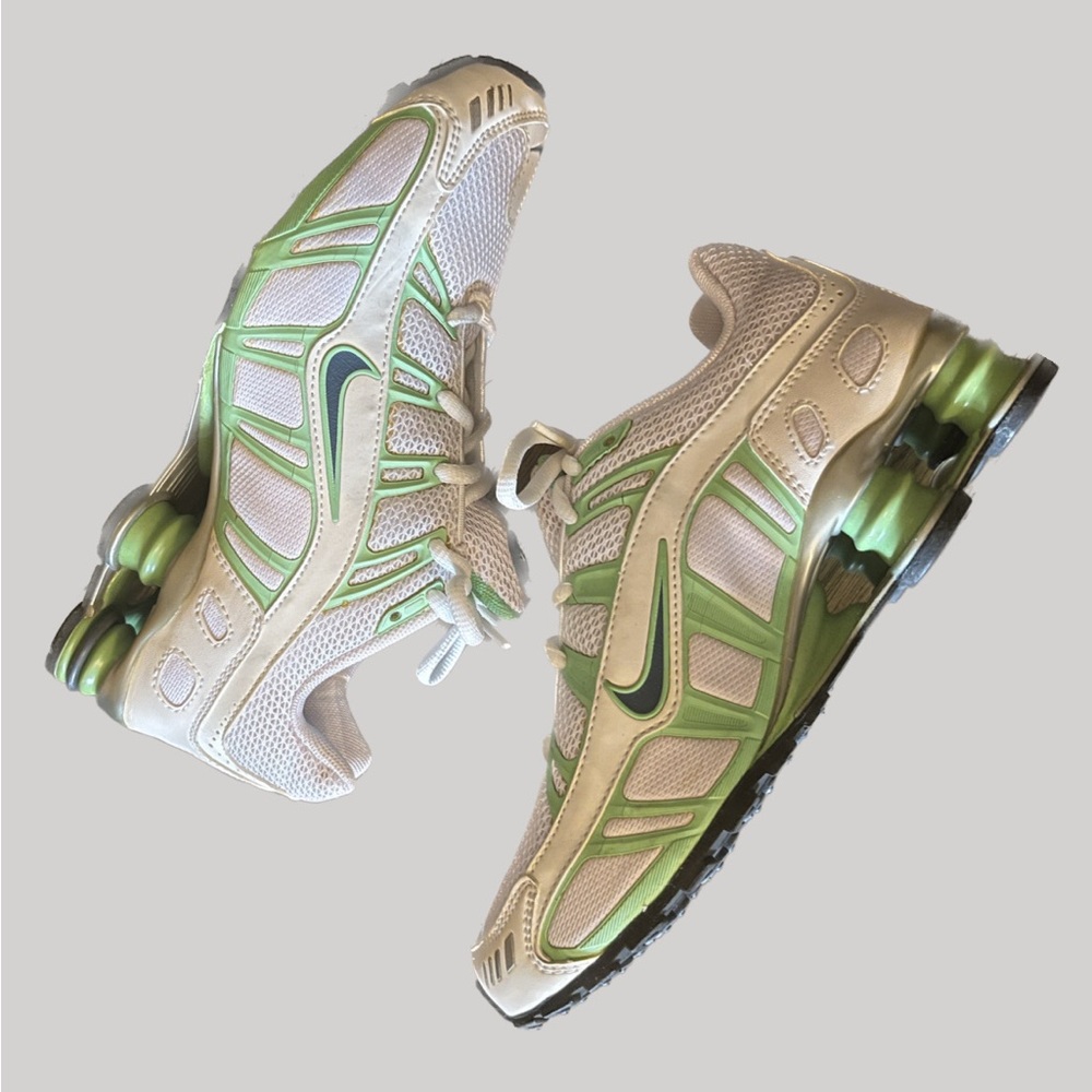 NIKE SHOX